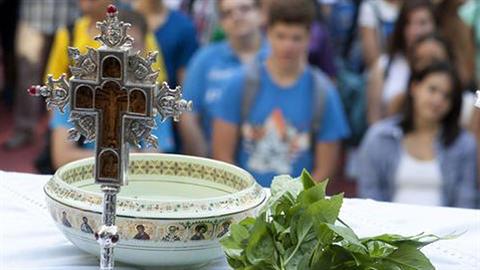 Αρχιμανδρίτης αρνείται να φορέσει μάσκα στον αγιασμό του σχολείου 