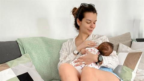 Ράλλη: Το τελευταίο που σε νοιάζει μετά τη γέννα είναι τα κιλά που έχεις πάρει