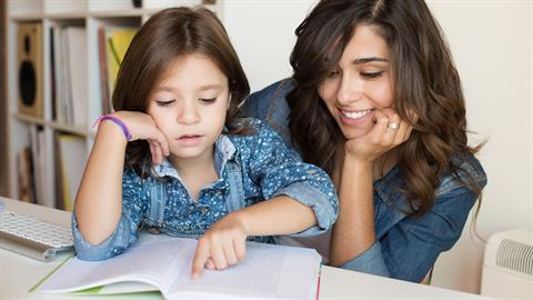 Άντε πάλι διάβασμα: Πώς πειθαρχούμε το παιδί χωρίς καυγάδες και φωνές