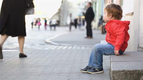 4χρονος έφυγε από το σχολείο και βγήκε στο δρόμο - Συνελήφθη η νηπιαγωγός