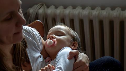 Προτιμώ να μείνω άυπνη για να κοιμίσω το μωρό μου παρά να ξέρω ότι κλαίει