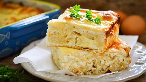 Tυρόπιτα χωρίς φύλλο: ένα εύκολο σνακ για να χορτάσει το παιδί στο σχολείο