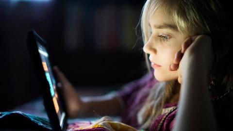 Η κόρη μου θέλει να έχει social media και νιώθω ανήμπορη να την προφυλάξω