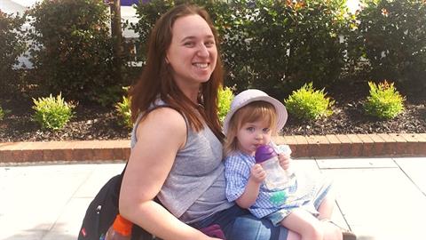 Ένα τροχαίο της στέρησε τα πόδια, αλλά όχι και το όνειρό της να γίνει μαμά