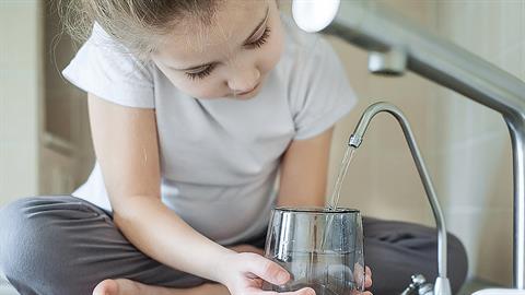 Πόσο σημαντικά και ωφέλιμα είναι τα φίλτρα νερού για την υγεία των παιδιών;