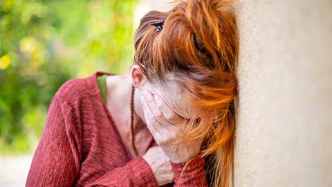 Δεν έπρεπε να πάθω κρίσεις πανικού για να μάθω να ζητάω βοήθεια