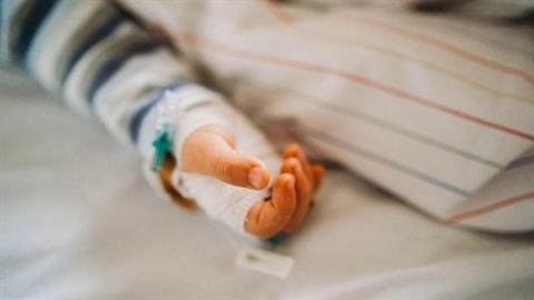 8χρονος πέθανε ξαφνικά στο νοσοκομείο μετά από ενοχλήσεις στην κοιλιακή χώρα