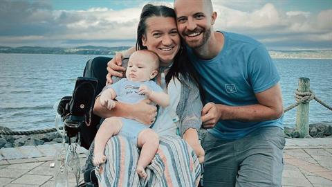 Είμαι ΑΜΕΑ και μαμά κι έχω βαρεθεί να με διορθώνουν οι «τέλειες» μαμάδες