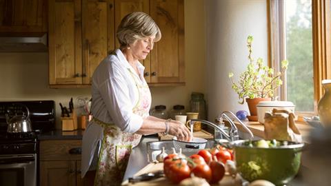 5 λόγοι που μαγειρεύουμε χειρότερα από τις πεθερές μας (ας το παραδεχτούμε)