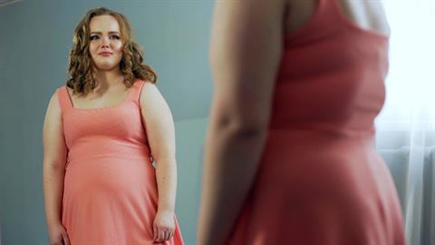 Οι φίλες μου μού λένε να αγαπώ το σώμα μου, μα δεν θα ήθελαν να είναι σαν εμένα