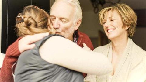 Το πατρικό μας είναι σαν μια ζεστή αγκαλιά που βρίσκουμε πάντοτε ανοιχτή