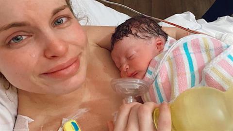 Γέννησε ένα υγιέστατο αγοράκι μετά από 6 αποτυχημένες εγκυμοσύνες