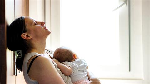 Επιλόχειος ψύχωση: «μία εβδομάδα μετά τη γέννα έχασα τελείως τα λογικά μου»