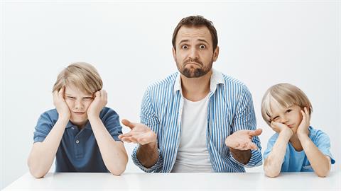 Γιατί μας εκνευρίζει η φράση «δεν ξέρω, ρώτα την μάνα σου»