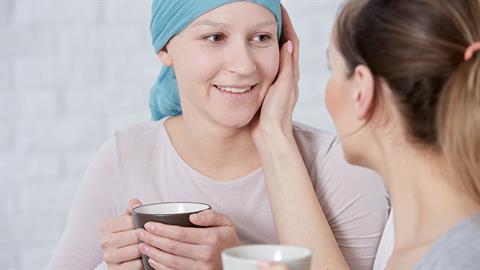 Ο καρκίνος με έκανε να συνειδητοποιήσω ποιες είναι οι αληθινές μου φίλες