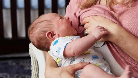 Παραλίγο να χάσω το μωρό μου από ασιτία - νόμιζα ότι η φόρμουλα θα το βλάψει 