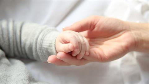 Έφυγε από τη ζωή 2χρονο αγοράκι που είχε μπει στο νοσοκομείο με υψηλό πυρετό