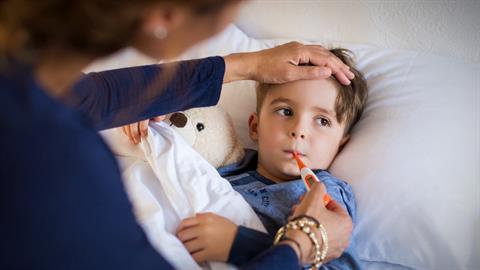 Παιδίατρος: πότε μπορούμε να στείλουμε το παιδί σχολείο μετά από ίωση