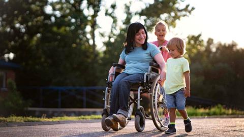 Στη μαμά με το αμαξίδιο που βλέπω κάθε μέρα έξω απ’ το σχολείο: είσαι ψυχάρα!