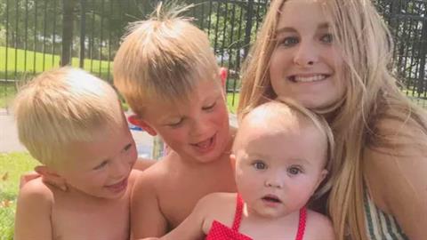 Μαμά ηρωίδα ρίχτηκε στις φλόγες και έσωσε τα 4 παιδιά της