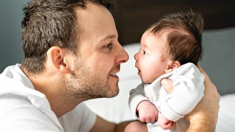 Ο άντρας μου τα κατάφερε καλύτερα από μένα με το νεογέννητό μας - ένιωσα «λίγη»