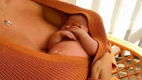 Η αγκαλιά δεν έκανε τον γιο μου κακομαθημένο - του έμαθε πως είμαι δίπλα του