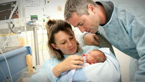 Ανακάλυψη σοκ για 19χρονη: την είχαν δώσει σε λάθος γονείς στο μαιευτήριο