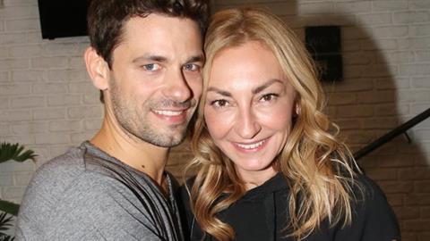 Ρούλα Ρέβη: δέχομαι bullying επειδή είμαι πιο μεγάλη από τον άντρα μου 