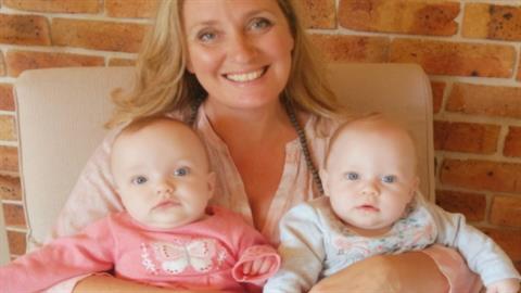 Δεν μετανιώνω που έγινα πρώτη φορά μαμά στα 51 - νιώθω πιο έτοιμη