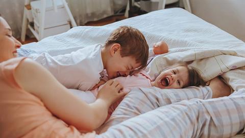 Της αδερφής μου τα παιδιά, είναι δυο φορές παιδιά μου!