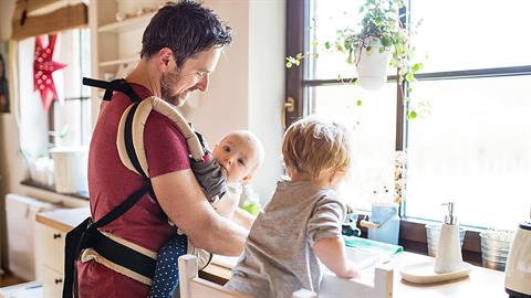 Ο άντρας μου έκανε για 1 μέρα όσα κάνω εγώ συνέχεια κι όλοι του είπαν μπράβο