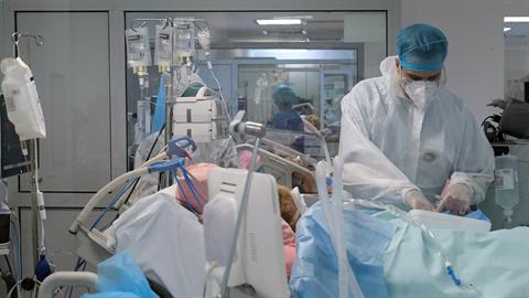 Πριν πεθάνει από κορονοϊό - «Ακούμε τον έναν και τον άλλον, που δεν είναι γιατρός»