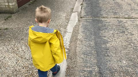 Τη μια στιγμή ο γιος μας έπαιζε δίπλα στο δρόμο και την άλλη τον χάσαμε για πάντα