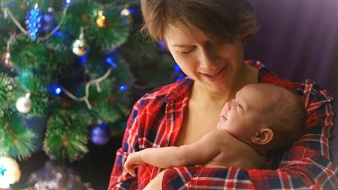 Είναι τα πρώτα Χριστούγεννα με το μωρό μου και η καρδιά μου πλημμυρίζει από χαρά