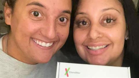 Ήταν 8 χρόνια κολλητές ώσπου ανακάλυψαν ότι είναι και... αδερφές!