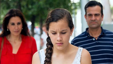 Οι γονείς μου μού έκρυψαν ότι έχω αυτισμό και δυσκόλεψαν αφάνταστα τη ζωή μου