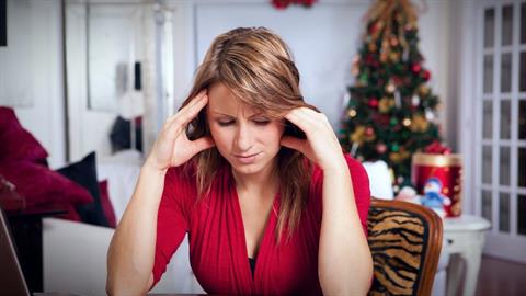 Στη μαμά που κυνηγάει τα τέλεια Χριστούγεννα: άραξε και απόλαυσε τα παιδιά σου