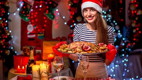 Η επαγγελματίας οικοδέσποινα και άλλοι 4 τύποι μαμάς που συναντάμε τις γιορτές