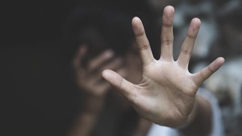 Μαμά έπεσε θύμα σεξουαλικής παρενόχλησης μπροστά στον 11χρονο γιο της!