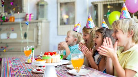 Μαμά 5 παιδιών: όταν καλούν ένα παιδί μου σε πάρτι, στέλνω μαζί και τα άλλα 4!