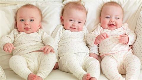 Έμεινε έγκυος ενώ ήταν ήδη έγκυος σε δίδυμα και γέννησε… 3δυμα κοριτσάκια!