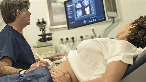 Γυναίκα με έκτοπη κύηση σώθηκε από θαύμα - το μωρό μεγάλωνε στο συκώτι της