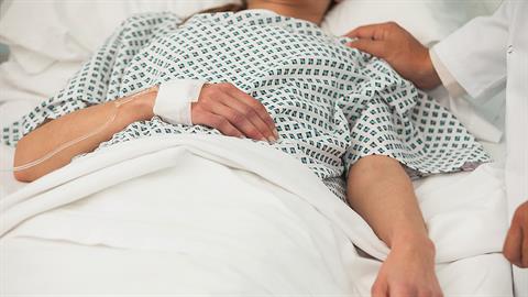 26χρονη μητέρα έπαθε ανακοπή - οι γιατροί δίνουν μάχη για να την σώσουν