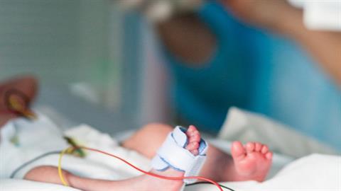 Βρέφος 4 μηνών στα επείγοντα μετά από σοβαρό χτύπημα στο κεφάλι