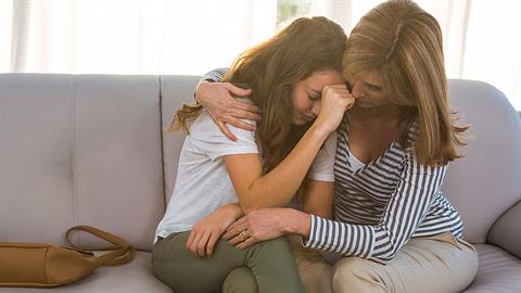 Η μητέρα ούτε προδίδει, ούτε εγκαταλείπει - μόνο αγαπάει