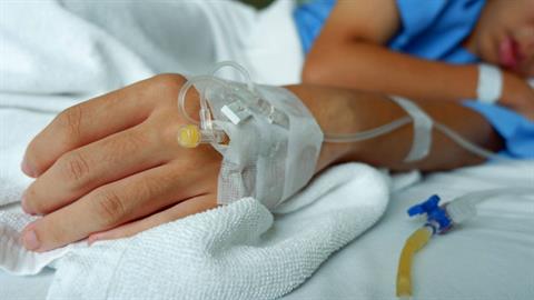 Συμμορία επιτέθηκε σε 14χρονους για να τους ληστέψει - ο ένας στο νοσοκομείο