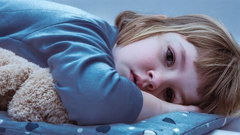 Εκεί που το ‘χες βρει με τον ύπνο, το παιδί γίνεται 2 και φτου κι απ’ την αρχή!