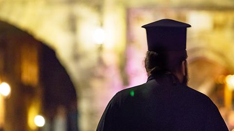 Συνελήφθη ιερέας για βιασμό 14χρονης και πορνογραφία ανηλίκων