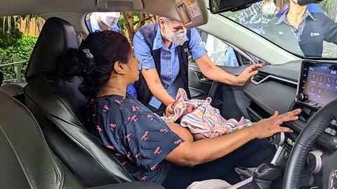 Μαμά γέννησε στο πάρκινγκ του μαιευτηρίου με τη βοήθεια του άντρα της