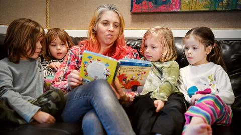 Αποσχολειοποίηση: όταν οι γονείς παίρνουν τη μόρφωση των παιδιών στα χέρια τους